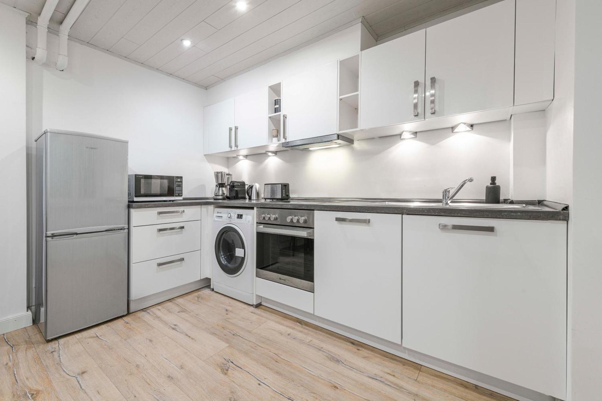 The Duesseldorfer, 1 Bedroom 1 Living Room, Group & Family Friendly, Ideal For 2 - 4 Guests, Berlin